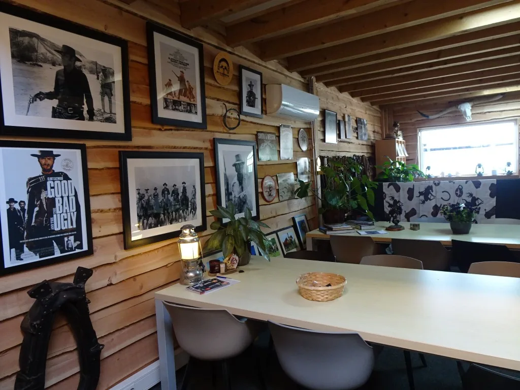 Salloon Kantine Wand